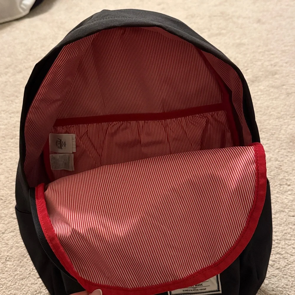 Herschel Supply Company Classic Black Backpack - Picture 3 of 3